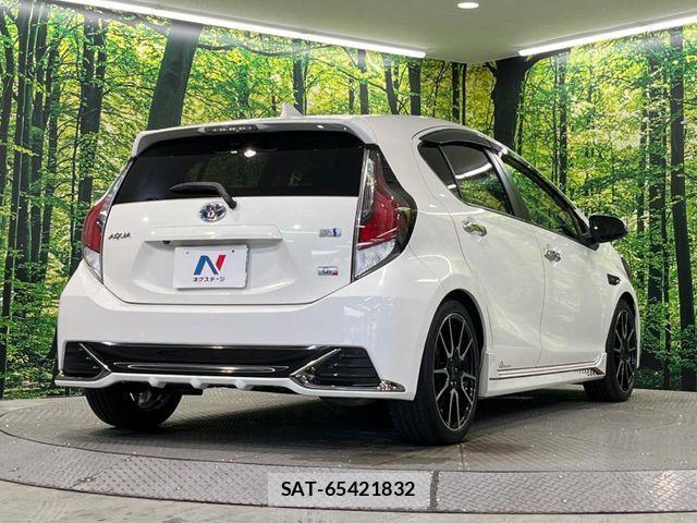Toyota AQUA 2016-10 8523532-16