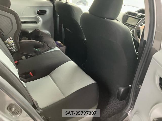 Toyota AQUA 2013-04 8523550-11