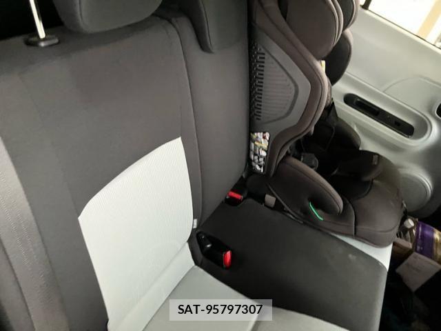 Toyota AQUA 2013-04 8523550-12