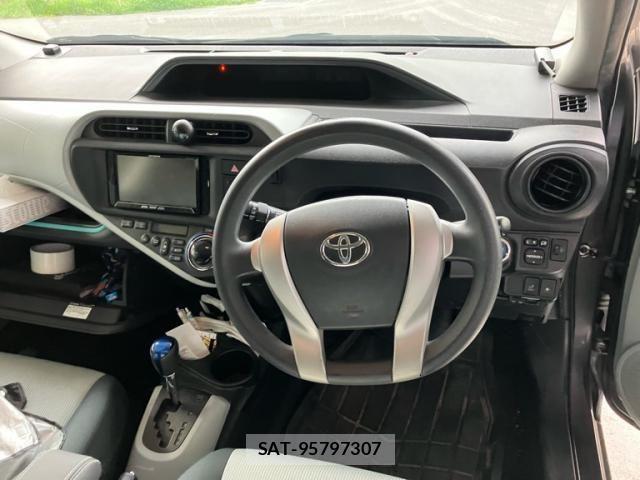 Toyota AQUA 2013-04 8523550-15