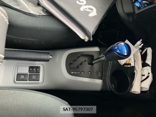 Toyota AQUA 2013-04 8523550-17