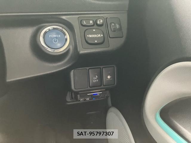 Toyota AQUA 2013-04 8523550-18
