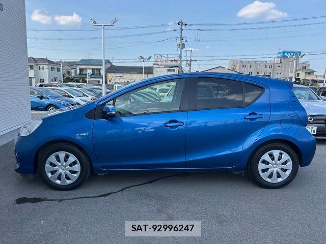 Toyota AQUA 2013-09 8523535-15