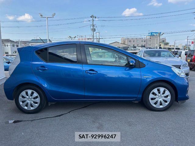 Toyota AQUA 2013-09 8523535-16