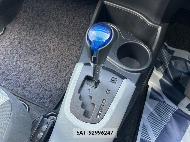 Toyota AQUA 2013-09 8523535-19