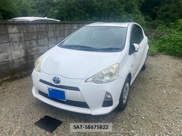 Toyota AQUA 2013-03 8523553-0
