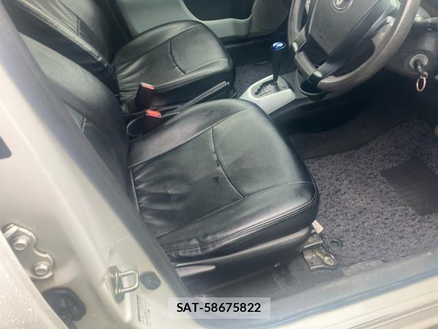 Toyota AQUA 2013-03 8523553-11