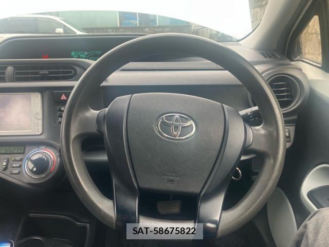 Toyota AQUA 2013-03 8523553-17