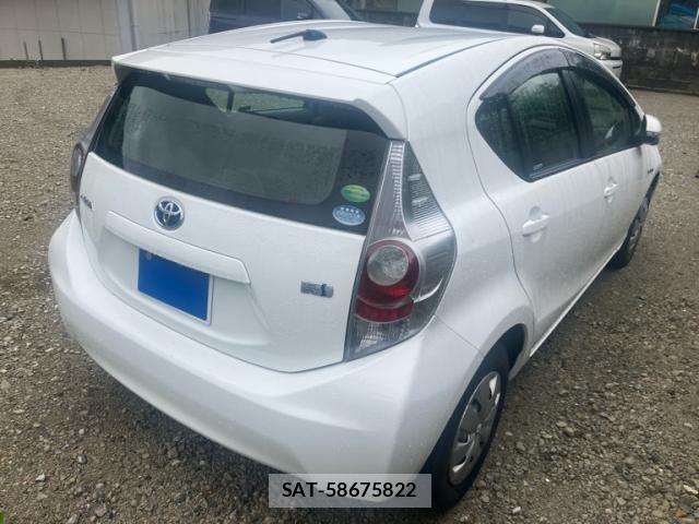 Toyota AQUA 2013-03 8523553-2