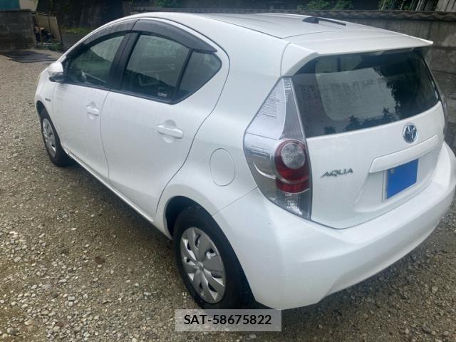 Toyota AQUA 2013-03 8523553-3