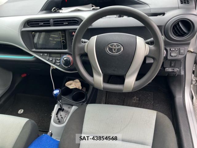 Toyota AQUA 2013-04 8523549-15