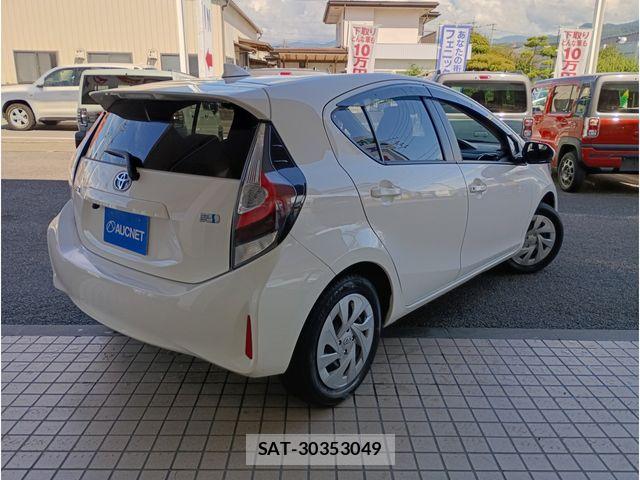 Toyota AQUA 2021-07 8523498-2