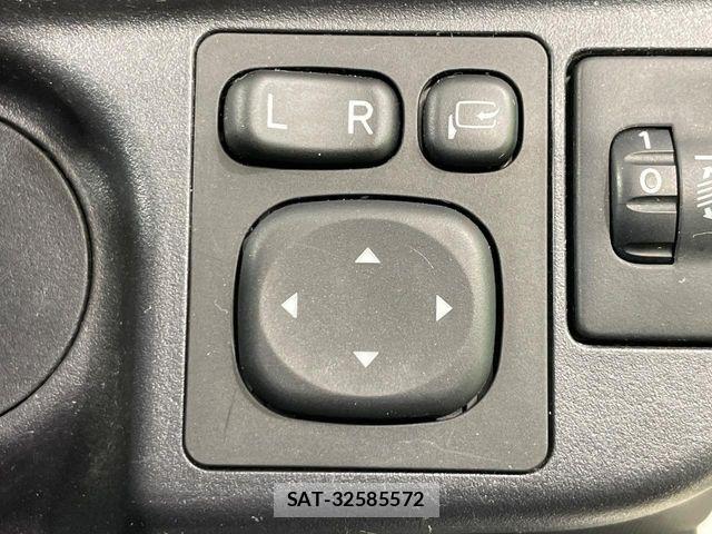 Toyota AQUA 2015-05 8523534-6