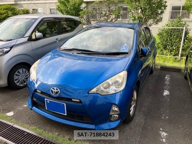 Toyota AQUA 2013-08 8561146-0