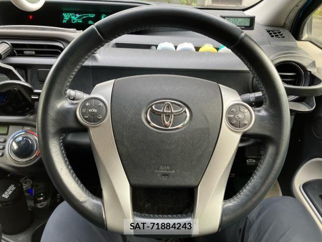 Toyota AQUA 2013-08 8561146-11