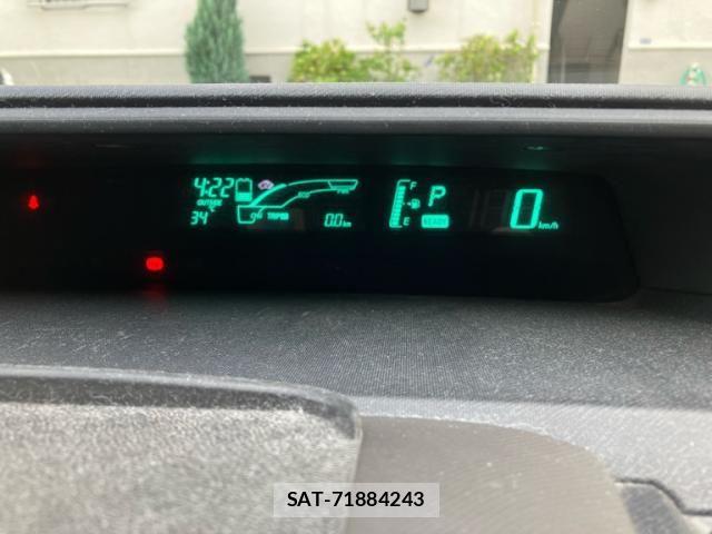 Toyota AQUA 2013-08 8561146-12
