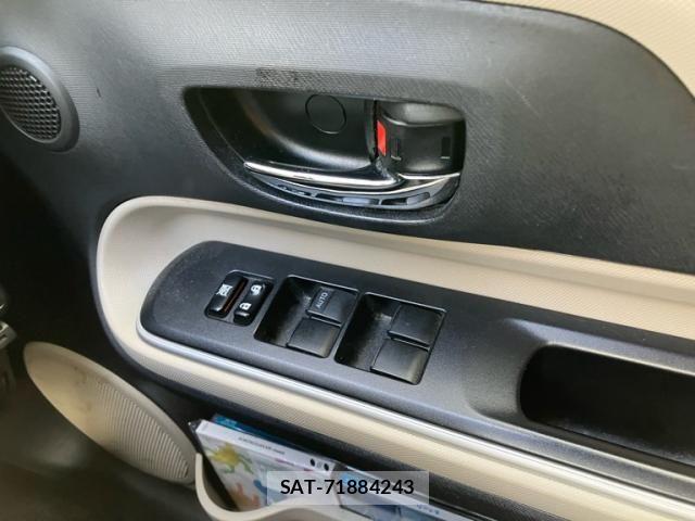 Toyota AQUA 2013-08 8561146-16