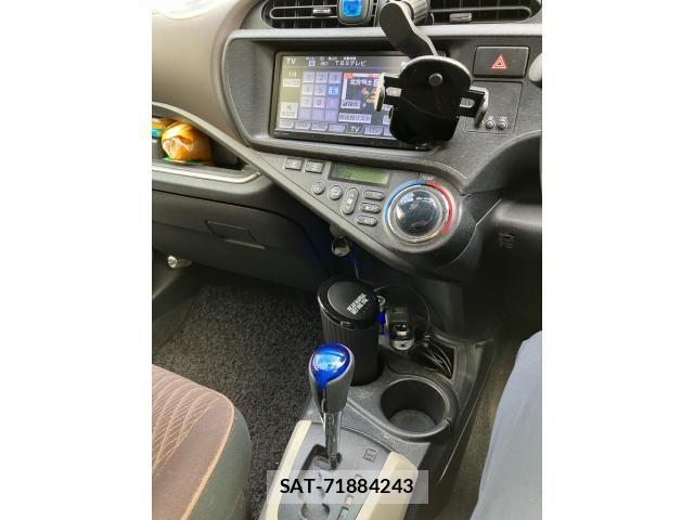 Toyota AQUA 2013-08 8561146-17