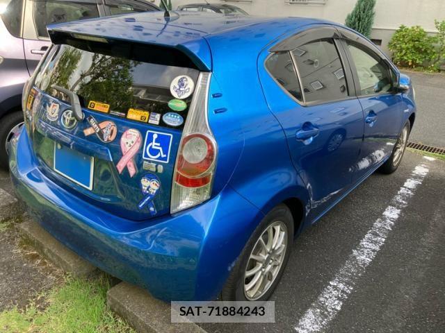 Toyota AQUA 2013-08 8561146-6