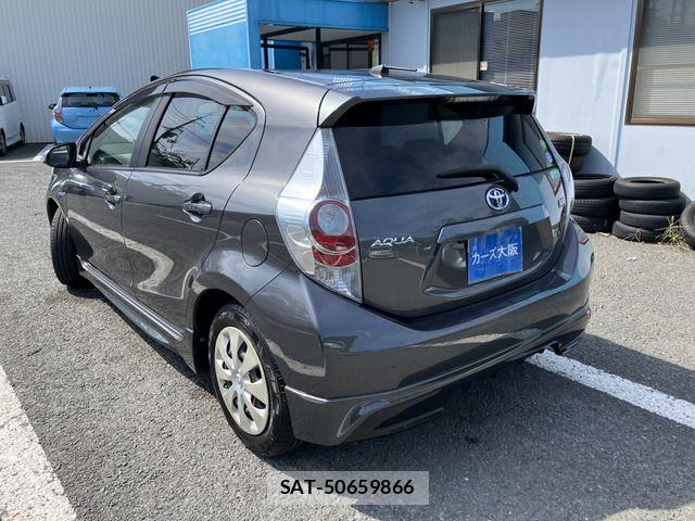 Toyota AQUA 2016-01 8561141-3