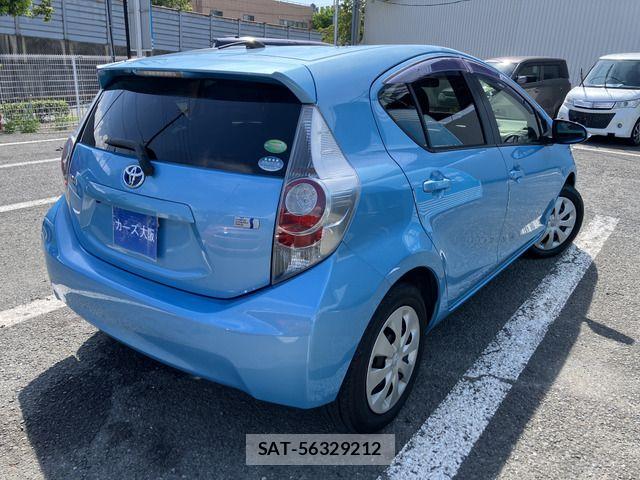 Toyota AQUA 2014-07 8561147-2