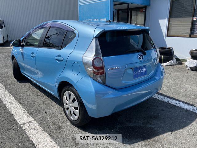 Toyota AQUA 2014-07 8561147-3