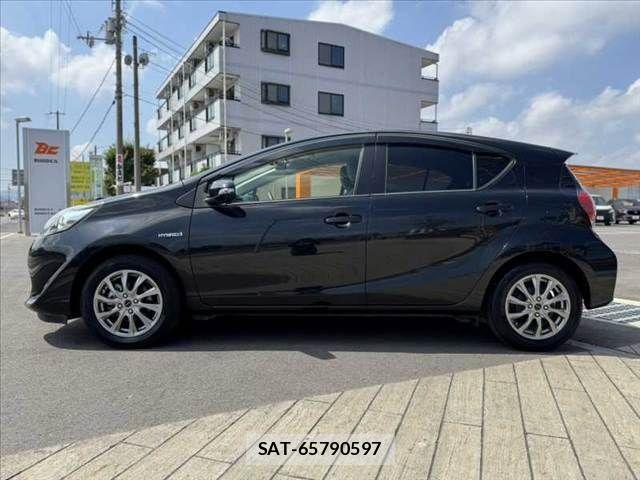 Toyota AQUA 2017-12 8561120-10