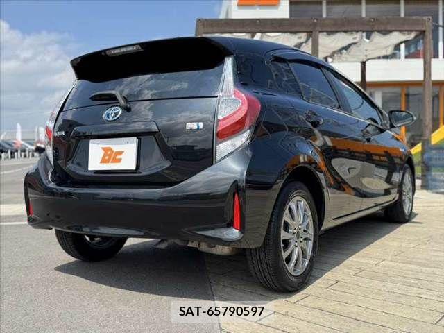 Toyota AQUA 2017-12 8561120-14