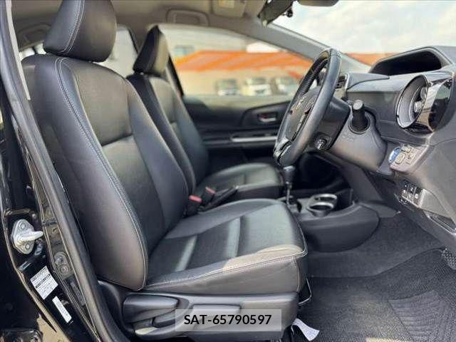 Toyota AQUA 2017-12 8561120-15
