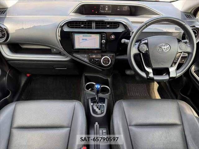 Toyota AQUA 2017-12 8561120-1