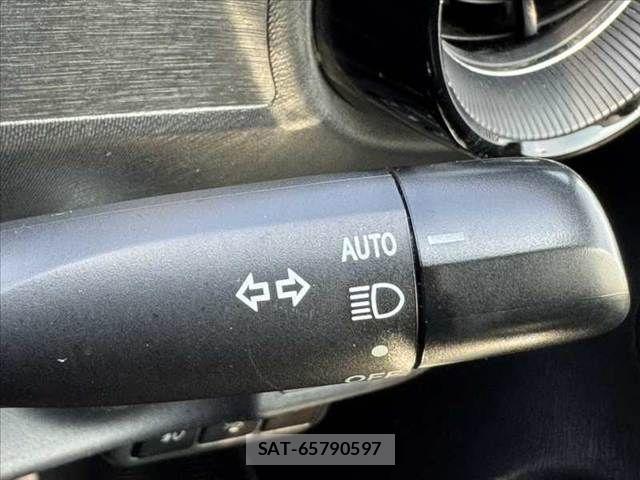 Toyota AQUA 2017-12 8561120-24