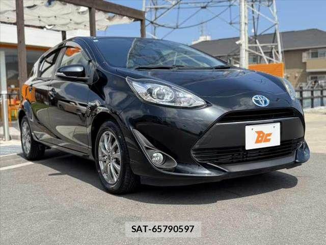 Toyota AQUA 2017-12 8561120-7