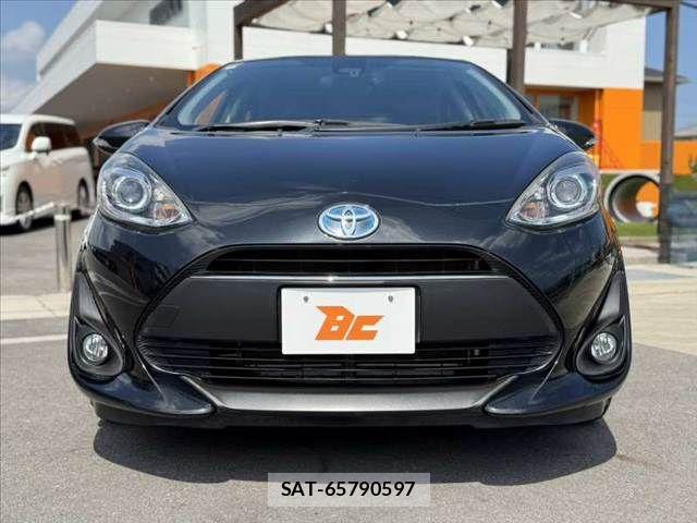 Toyota AQUA 2017-12 8561120-8