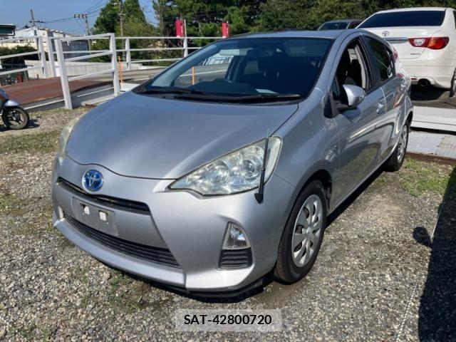 Toyota AQUA 2013-09 8561142-0
