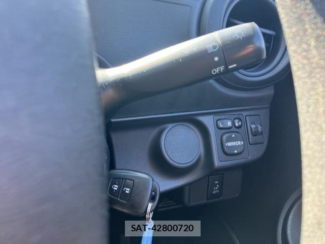 Toyota AQUA 2013-09 8561142-9