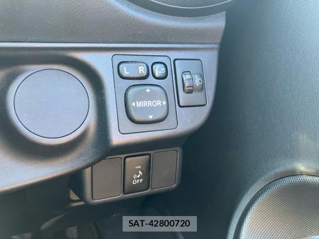 Toyota AQUA 2013-09 8561142-10