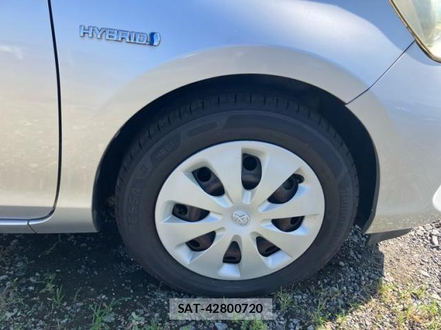 Toyota AQUA 2013-09 8561142-13
