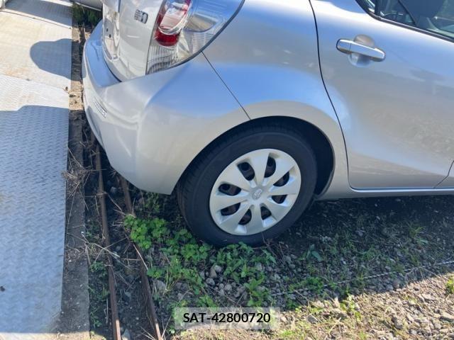 Toyota AQUA 2013-09 8561142-15