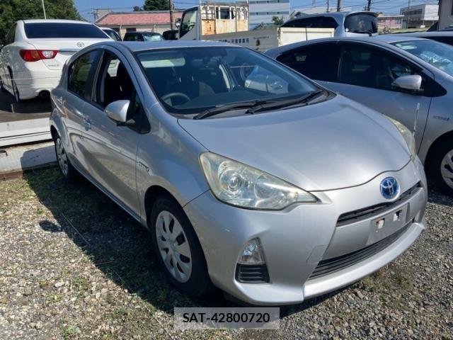Toyota AQUA 2013-09 8561142-1