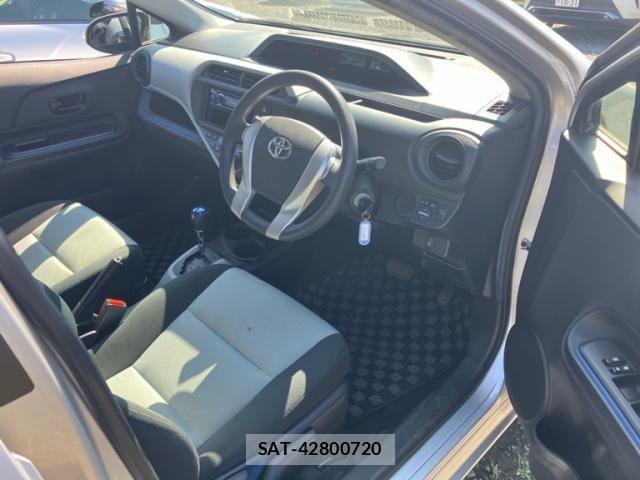 Toyota AQUA 2013-09 8561142-4