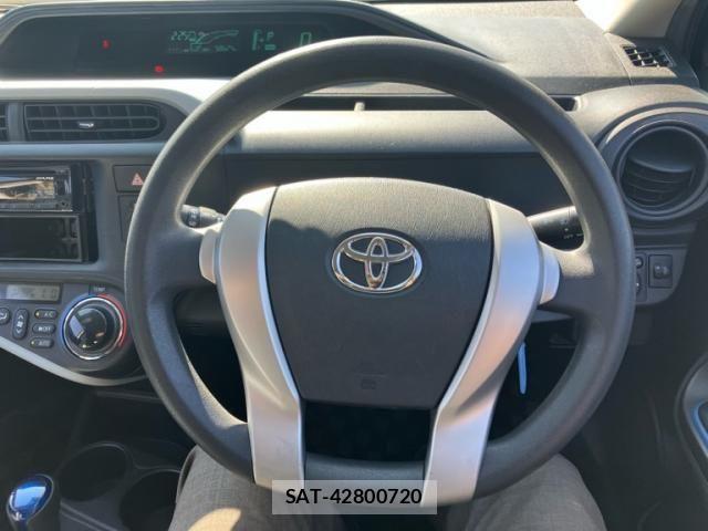 Toyota AQUA 2013-09 8561142-8