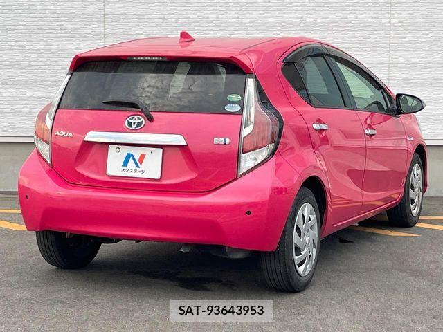Toyota AQUA 2014-12 8561139-16