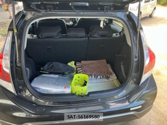 Toyota AQUA 2015-03 8561137-17