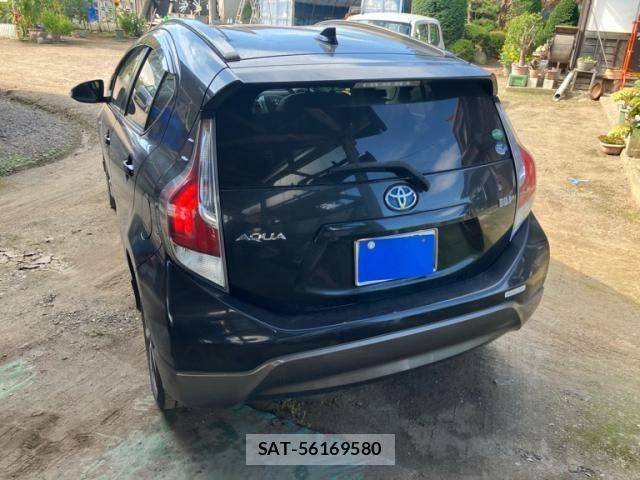 Toyota AQUA 2015-03 8561137-2