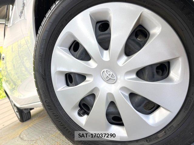 Toyota AQUA 2013-11 8561128-12