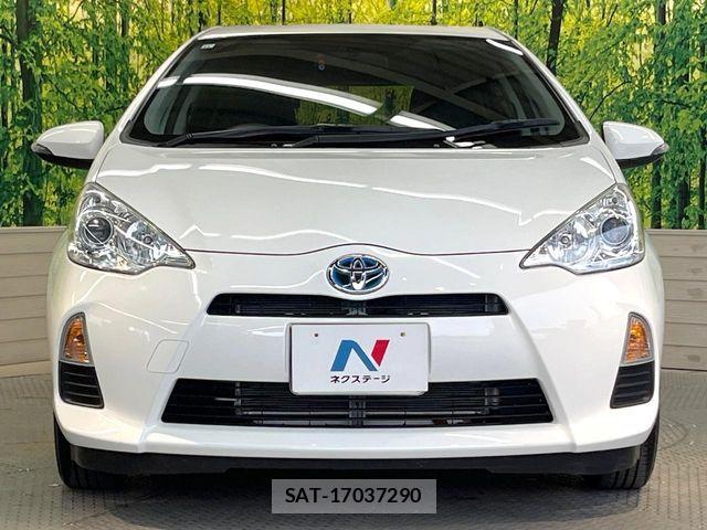 Toyota AQUA 2013-11 8561128-13