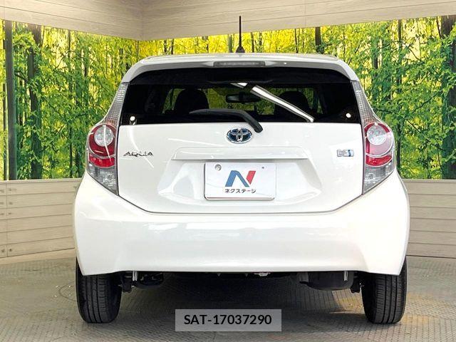 Toyota AQUA 2013-11 8561128-14