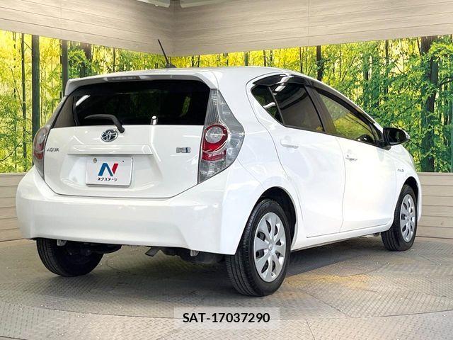 Toyota AQUA 2013-11 8561128-16