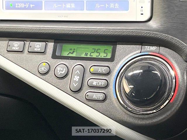 Toyota AQUA 2013-11 8561128-5