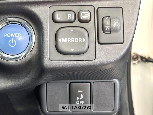 Toyota AQUA 2013-11 8561128-6